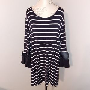 26/28 black and white shirt